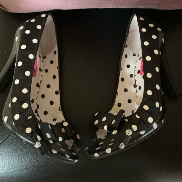 Pumps - Picture 2 of 5